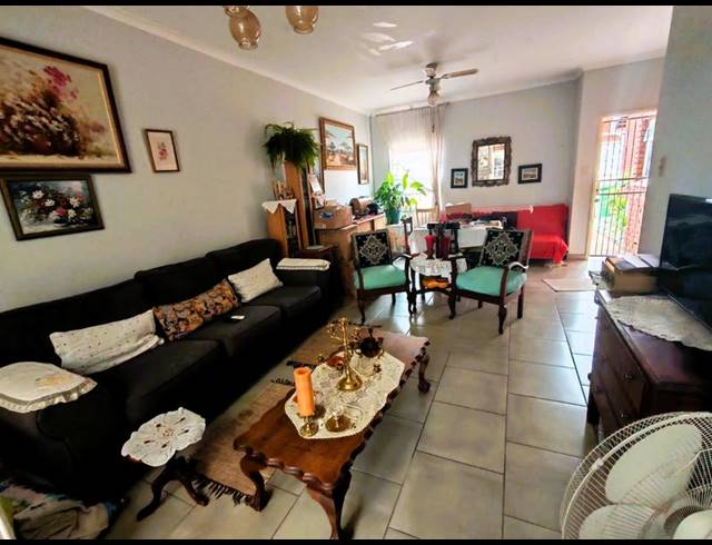 3 BEDROOM TOWNHOUSE FOR SALE IN HENNOPSPARK